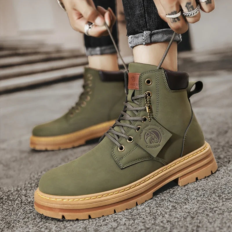 Botas Masculinas de Couro Soldier - Resistente e Antiderrapante.